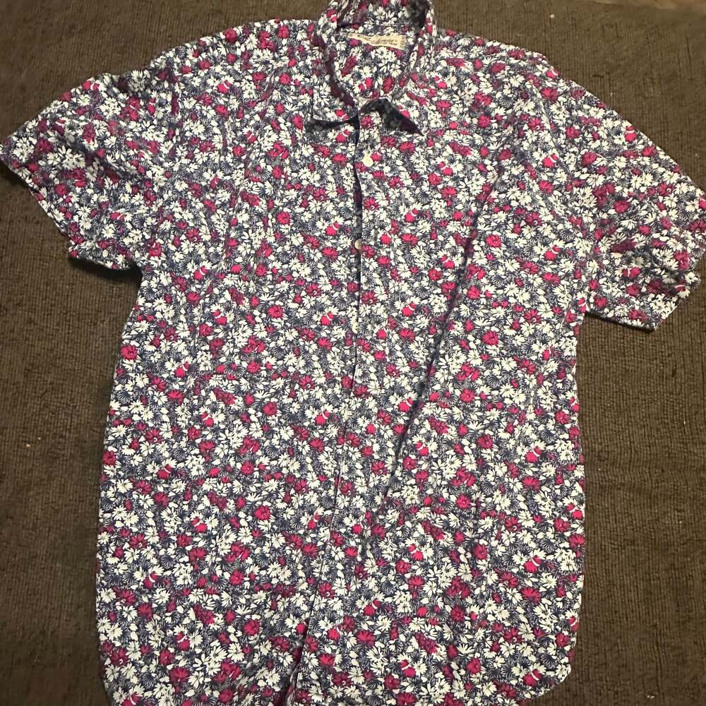 California Shirt Co. 1976 Men's Red Floral Short Sleeve Button Up Shirt
